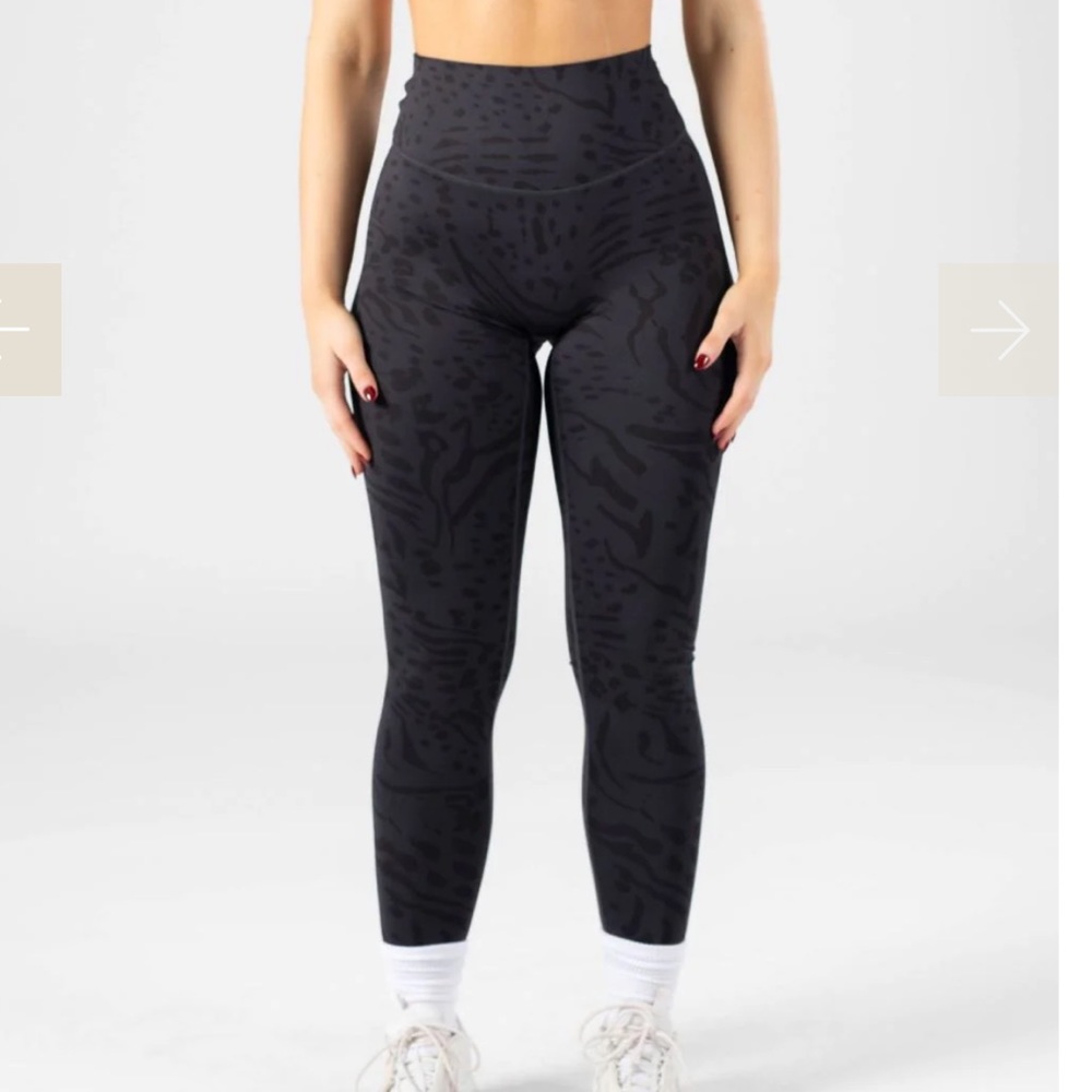 Paragon sculpt seam wild print leggings (recent drop)